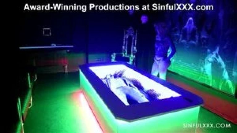 Reversed Snow White! Gatita Veve & Joe di Marco for SinfulXXX