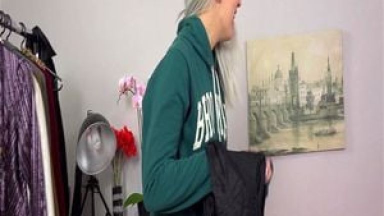 Delicious blonde gets invited to private photo shoot
