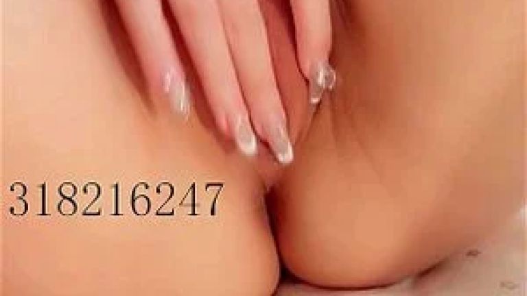 Asian babe masturbating
