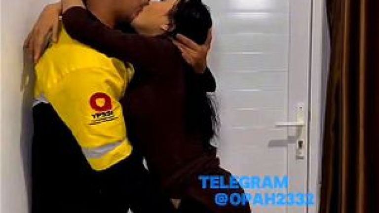 Girl has sex with motorbike guy at boarding house