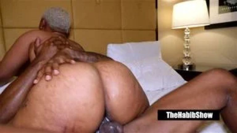 Bruh licks Thick Ass Daphne and enjoys watching her PUSSY JUICES drip while RIDING him