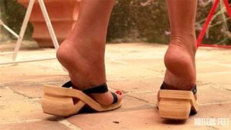 Linet Demands Foot Worship with Red Toes Toe Rings and Smudged Soles