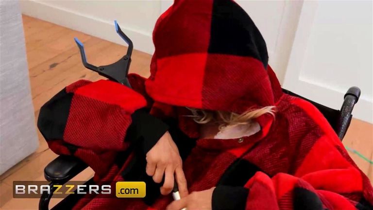 BRAZZERS - Day Nurse Gia Derza Catches Jay & His Fuck Buddy Gia Derza On The Act & Joins For A 3some