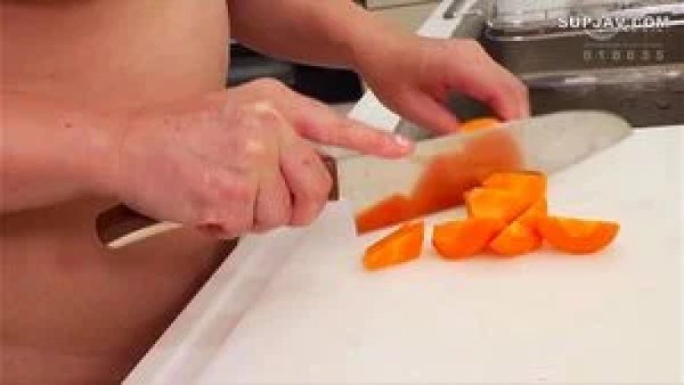 This ripe Japanese MILF is stark naked and ready to take your cum in her pussy anytime.