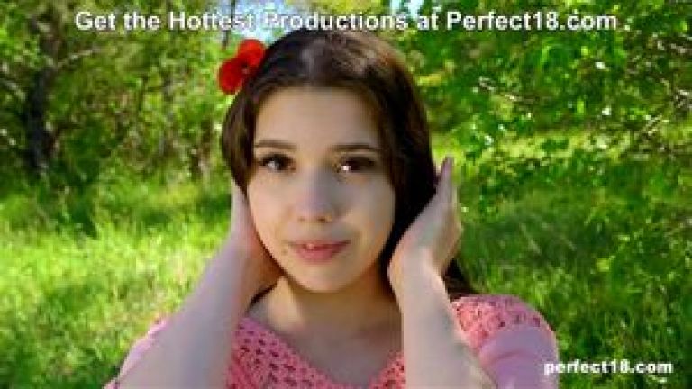 Hi! I’m Molly Kit! Watch me Rub my Clit at Perfect18
