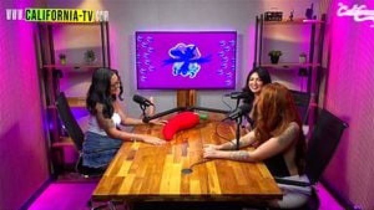 Interview and suck on the brunette's pussy