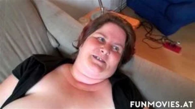 Mature bbw enjoys intense oral and toy pleasure session.