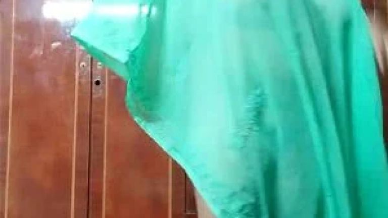 Puslz Reena Indian Huge Boobs Macromastia